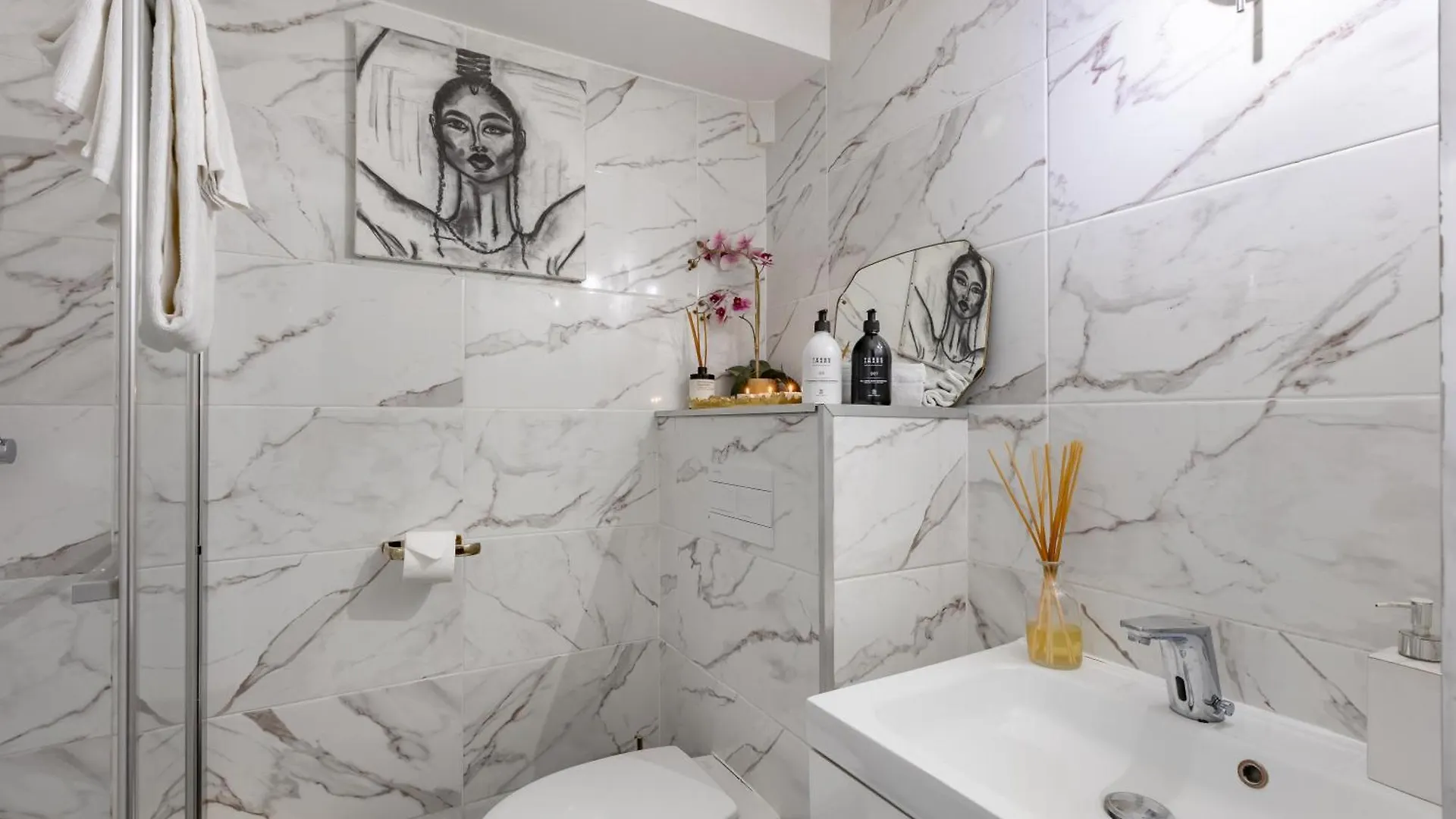 Romanctic Loft Near Eiffel Tower Париж Апартаменты