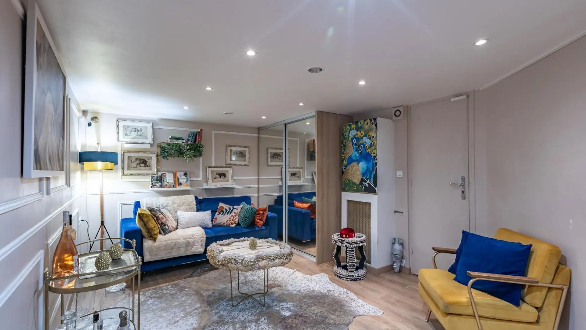 Апартаменты Romanctic Loft Near Eiffel Tower Париж
