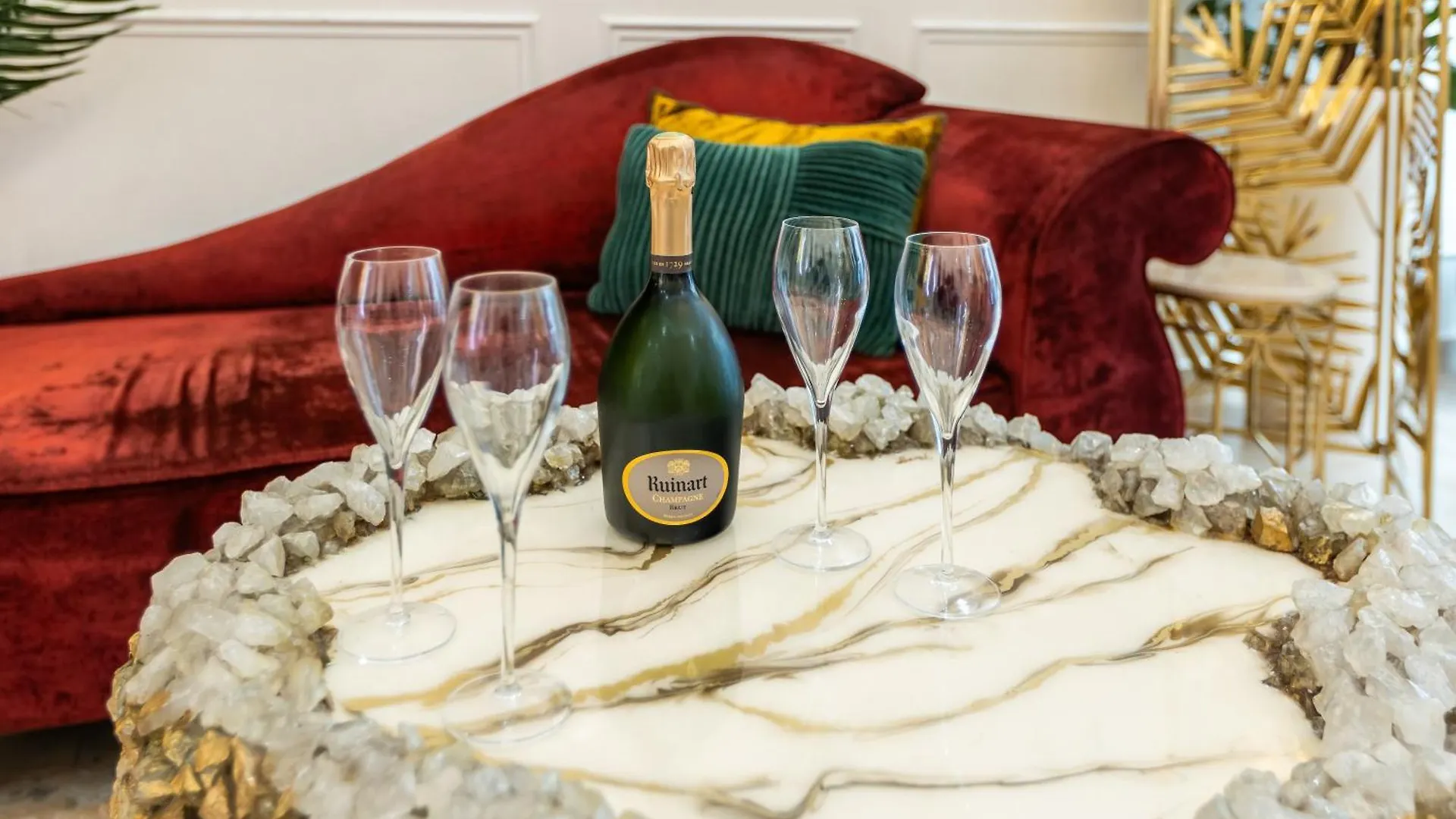 Апартаменты Romanctic Loft Near Eiffel Tower Париж